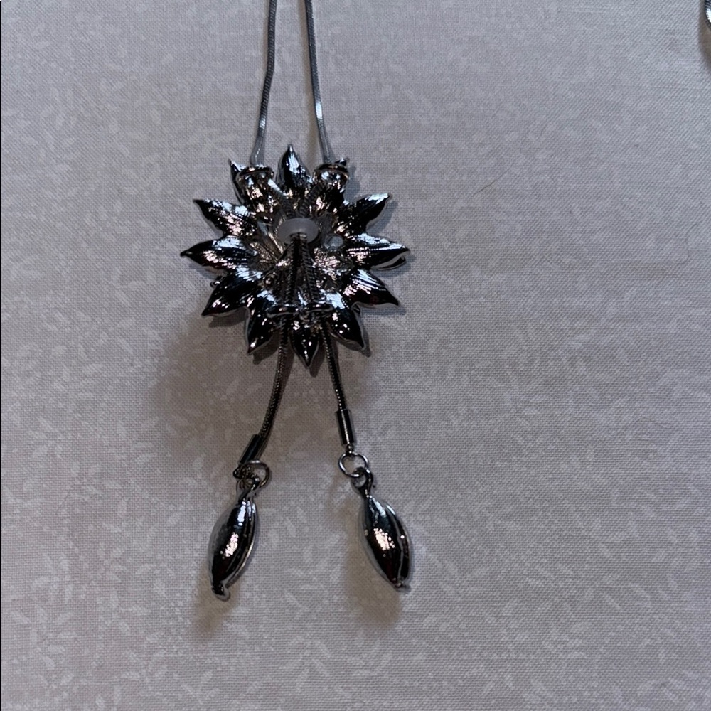 Silver‎ Starburst Pendant Necklace with Tassel - Picture 2 of 3